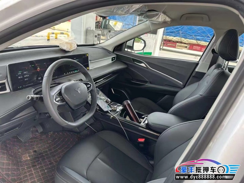 24年哪吒U轿车抵押车出售