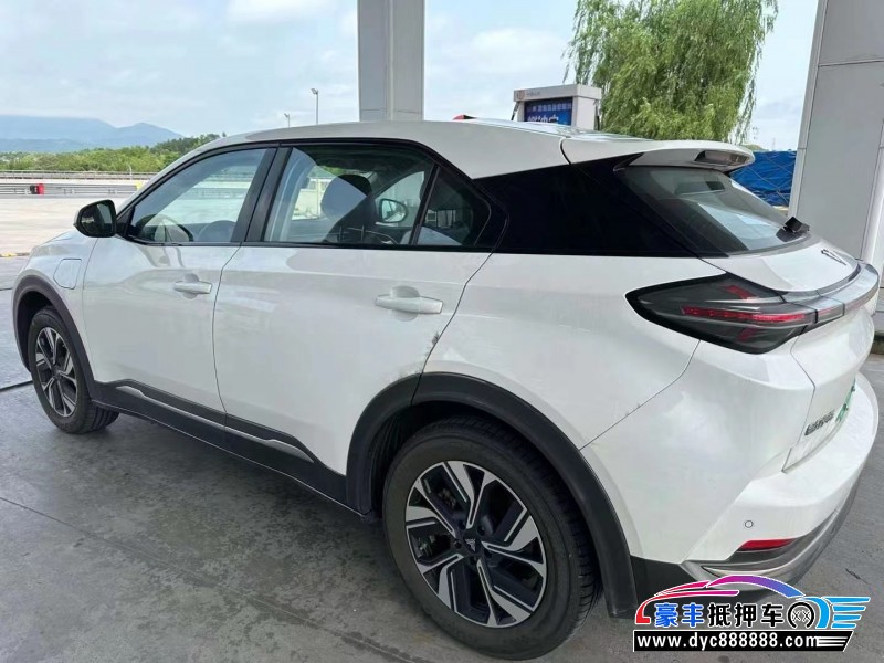 24年哪吒U轿车抵押车出售