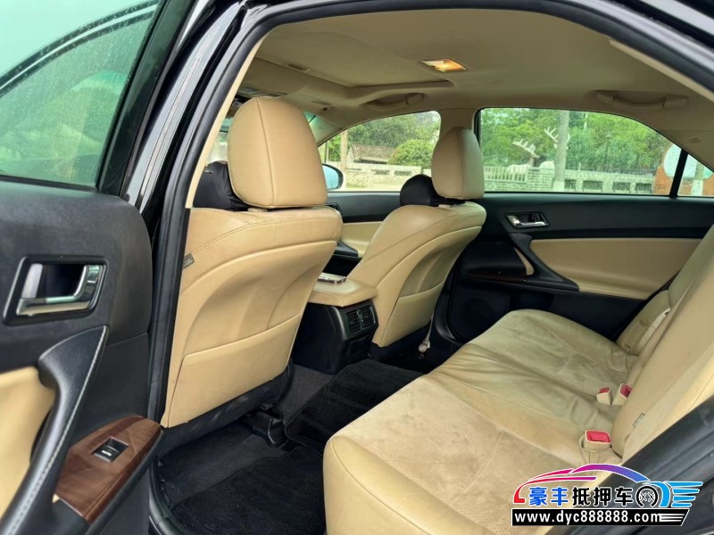 14年丰田锐志轿车抵押车出售