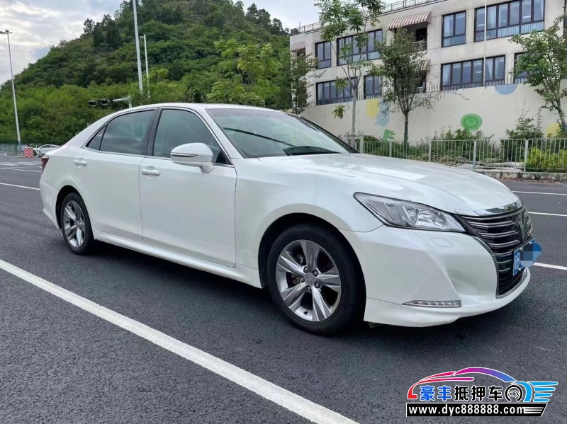 16年丰田皇冠轿车抵押车出售