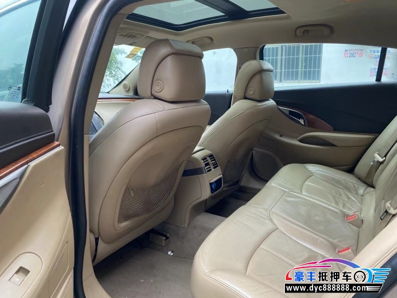 10年别克君越轿车抵押车出售