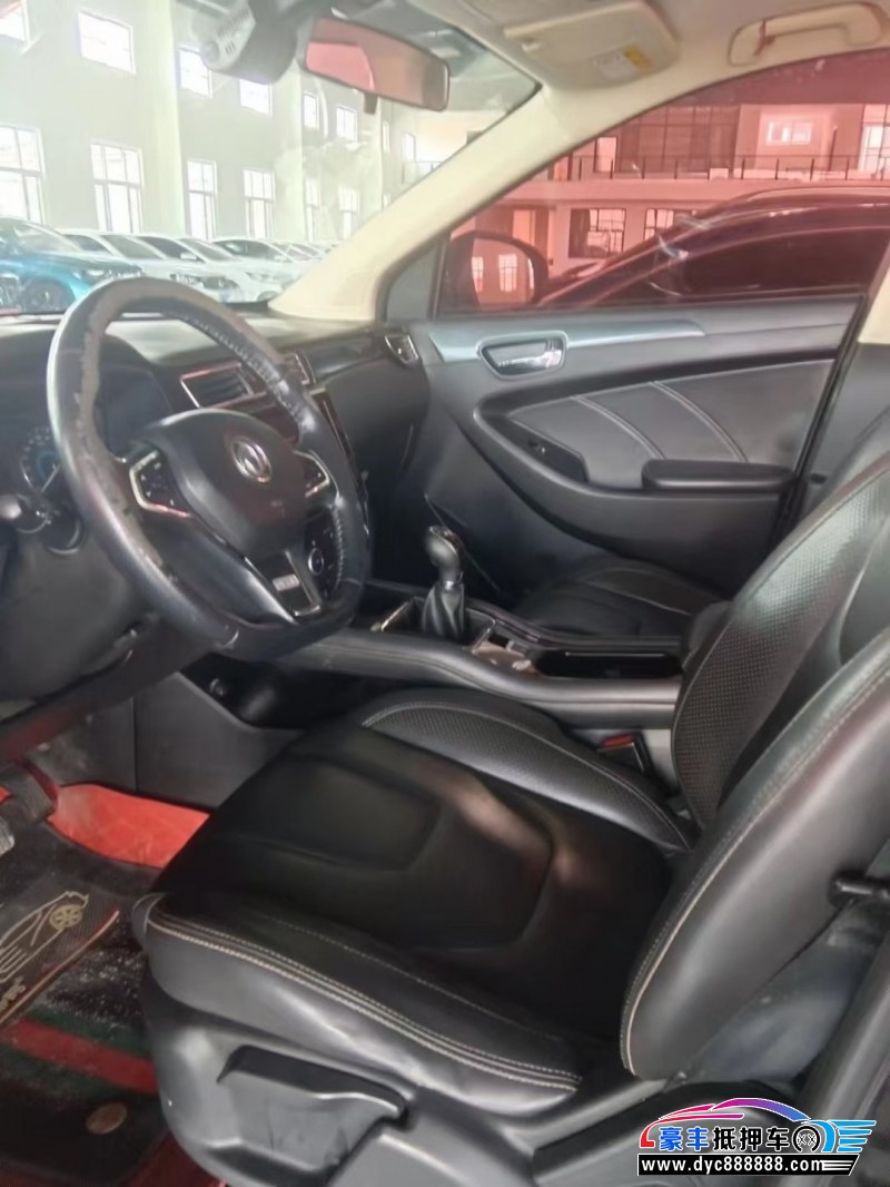 16年东风风光580轿车抵押车出售