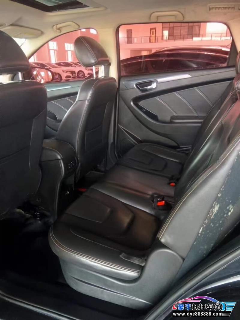 16年东风风光580轿车抵押车出售