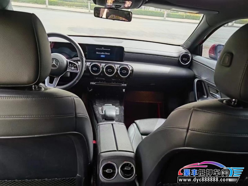 21年奔驰A轿车抵押车出售