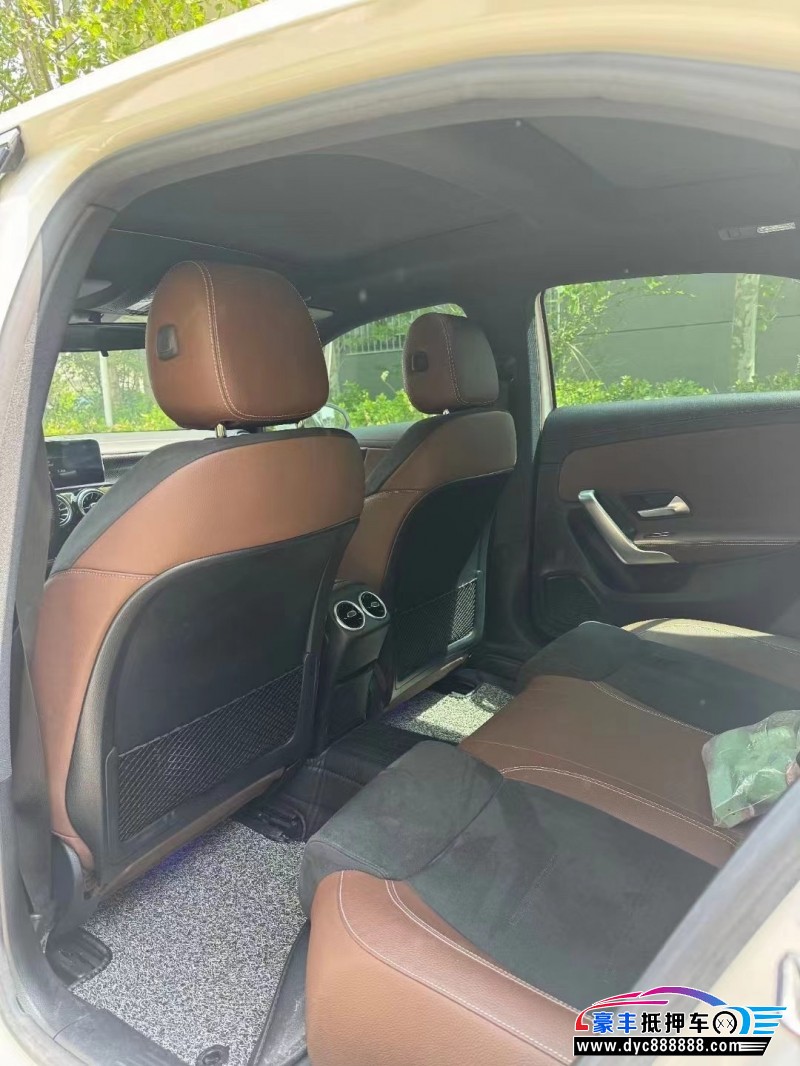 20年奔驰A轿车抵押车出售