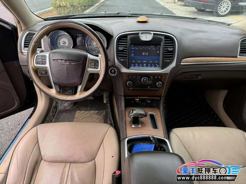 13年克莱斯勒300C轿车抵押车出售