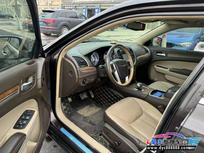 13年克莱斯勒300C轿车抵押车出售