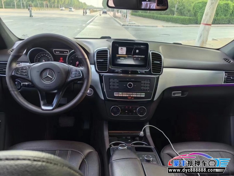 15年奔驰GLE轿车抵押车出售