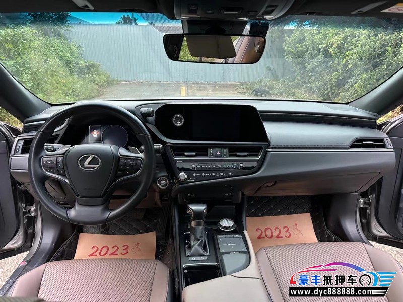 22年雷克萨斯ES轿车抵押车出售