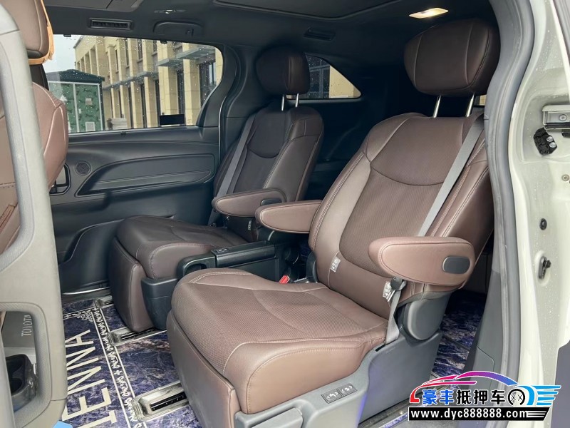 22年丰田塞纳轿车抵押车出售