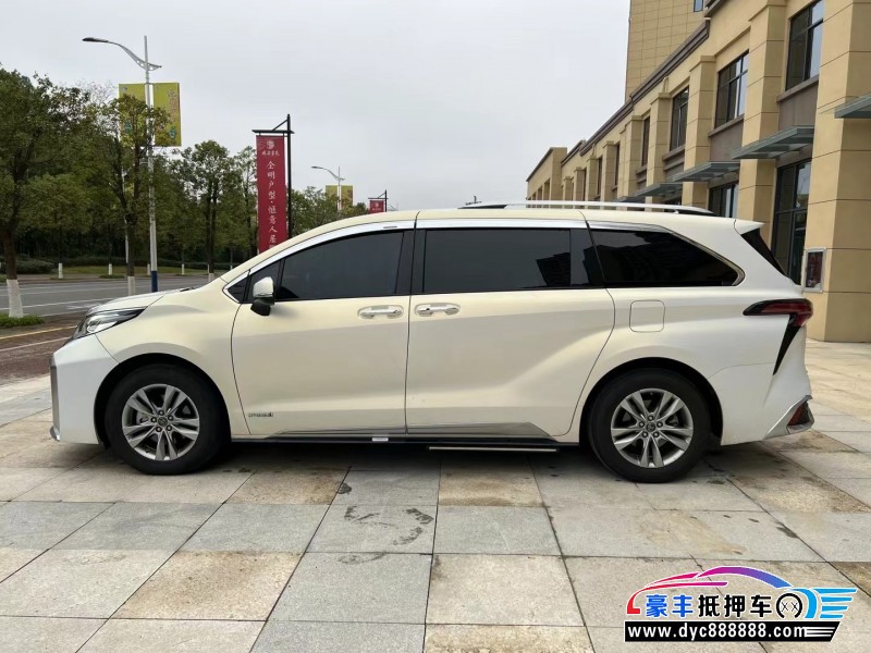 22年丰田塞纳轿车抵押车出售