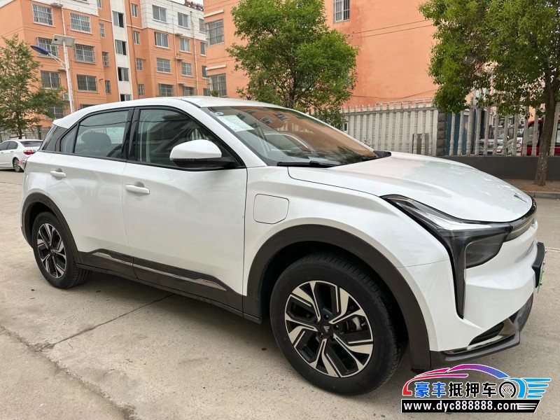 24年哪吒U轿车抵押车出售