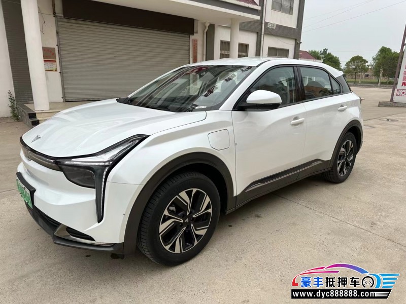 24年哪吒U轿车抵押车出售