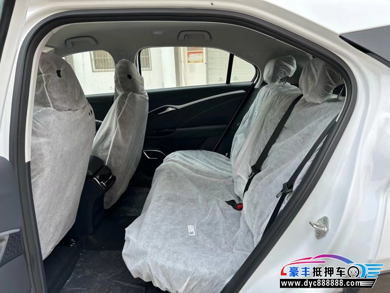 24年哪吒U轿车抵押车出售