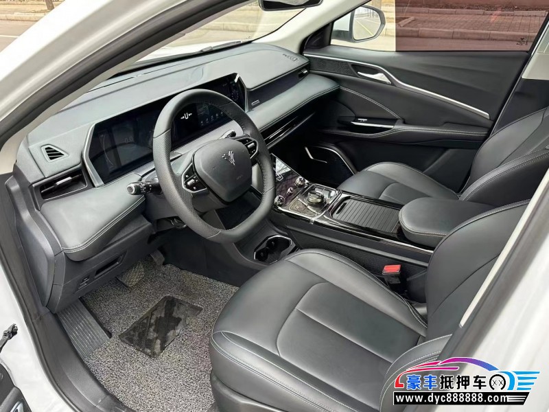 23年哪吒U轿车抵押车出售