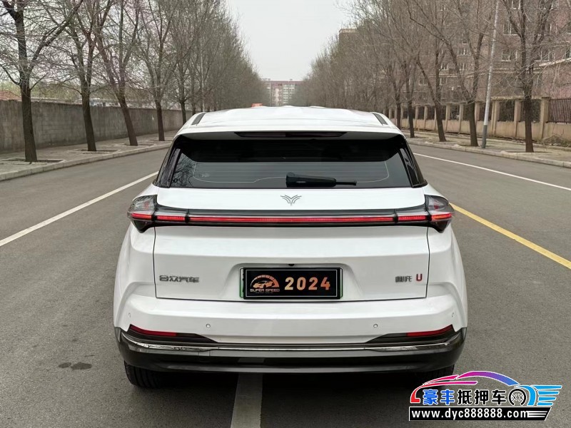 23年哪吒U轿车抵押车出售