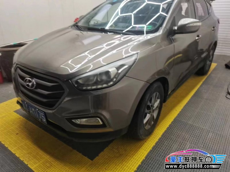 14年现代ix35轿车抵押车出售