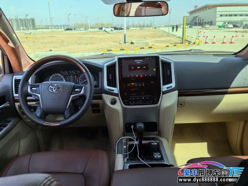 17年丰田兰德酷路泽（陆巡）轿车抵押车出售