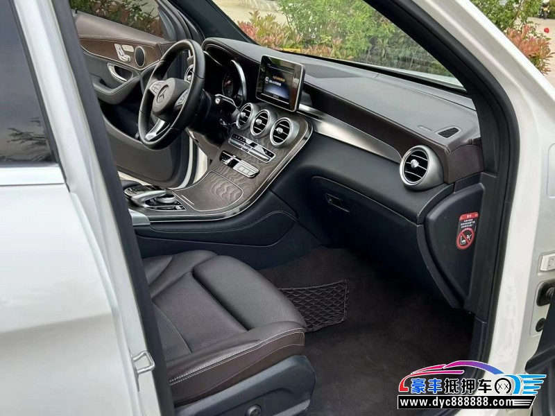 18年奔驰GLC轿车抵押车出售