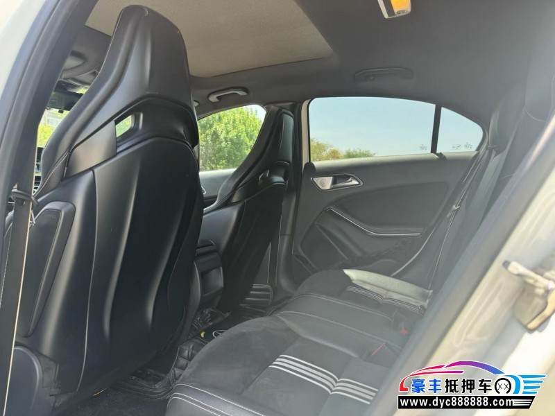 17年奔驰A轿车抵押车出售