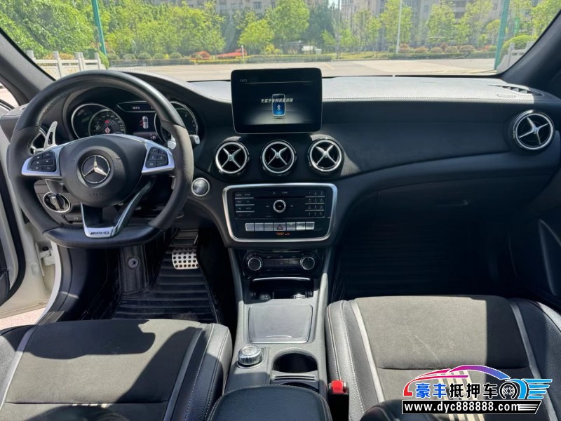 17年奔驰A轿车抵押车出售