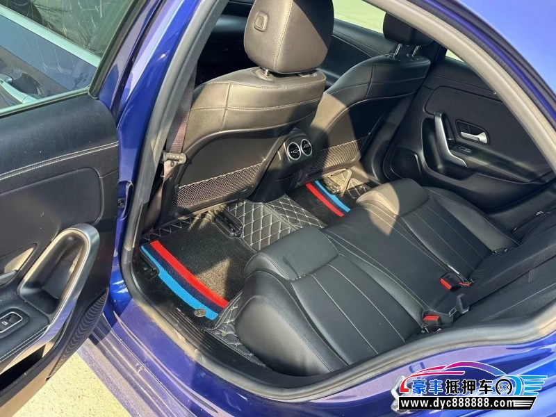 20年奔驰A轿车抵押车出售