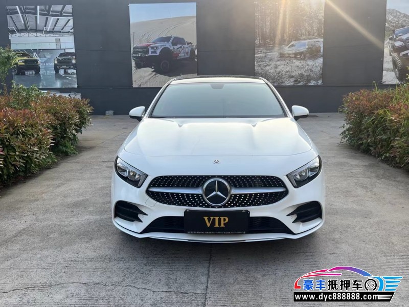 21年奔驰A轿车抵押车出售