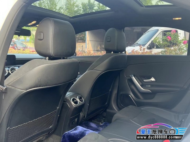 21年奔驰A轿车抵押车出售