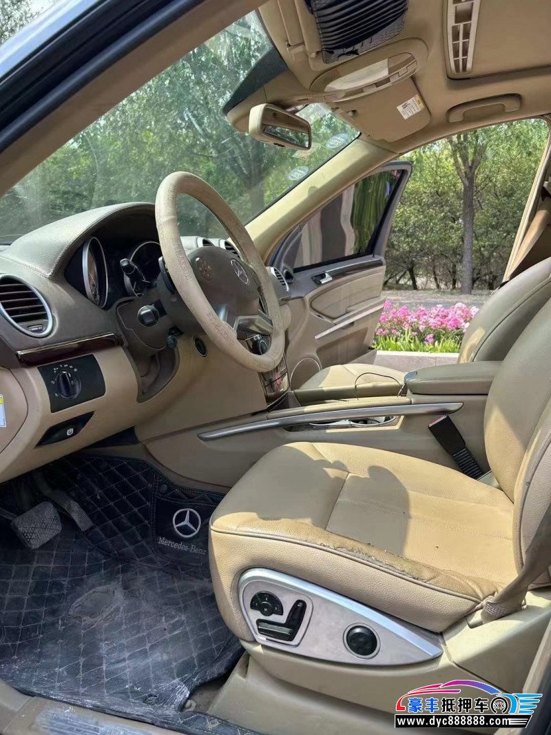 13年奔驰GL轿车抵押车出售