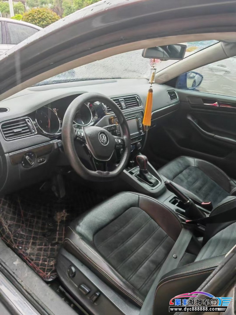 15年大众速腾轿车抵押车出售