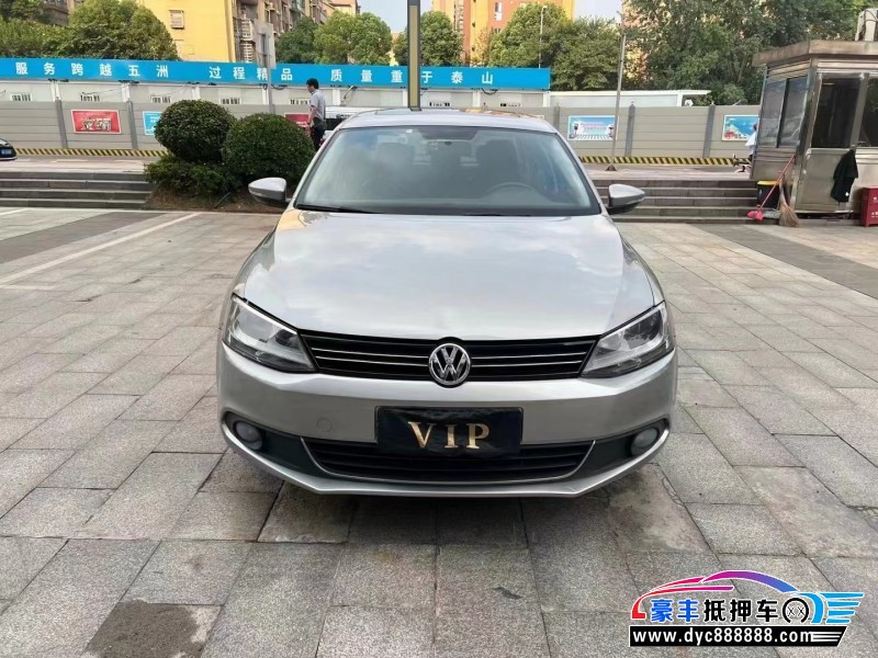 13年大众速腾轿车抵押车出售