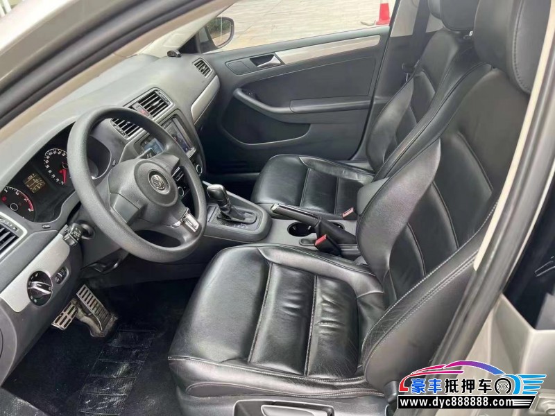 13年大众速腾轿车抵押车出售