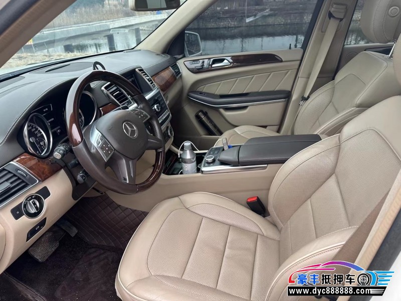 13年奔驰GL轿车抵押车出售