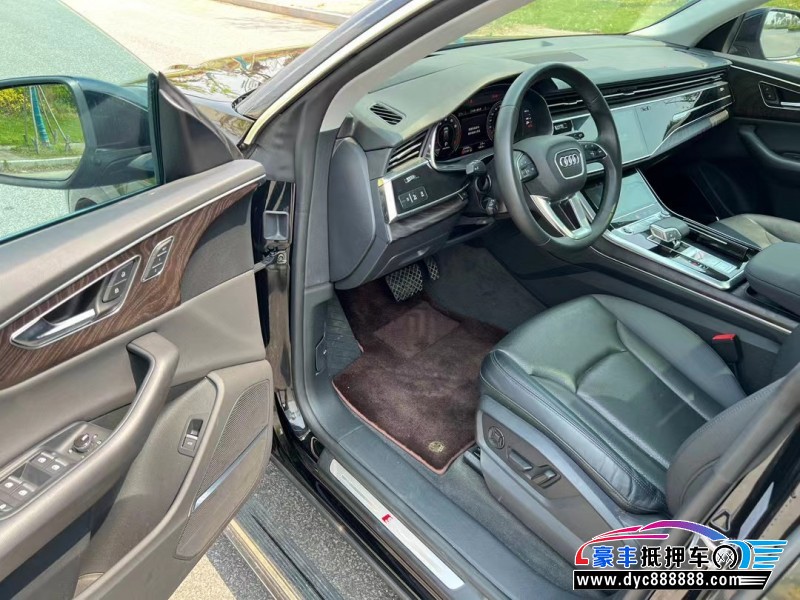 23年奥迪Q8轿车抵押车出售