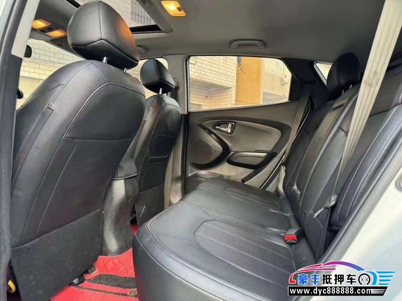 16年现代ix35轿车抵押车出售