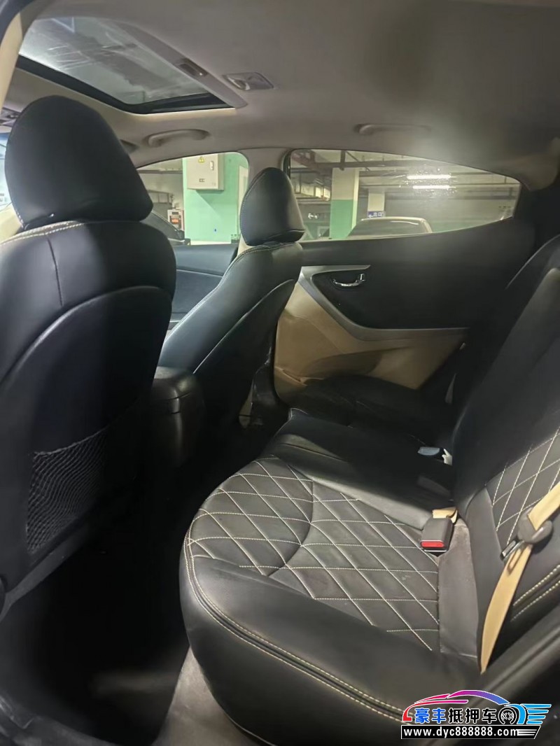 14年现代朗动轿车抵押车出售