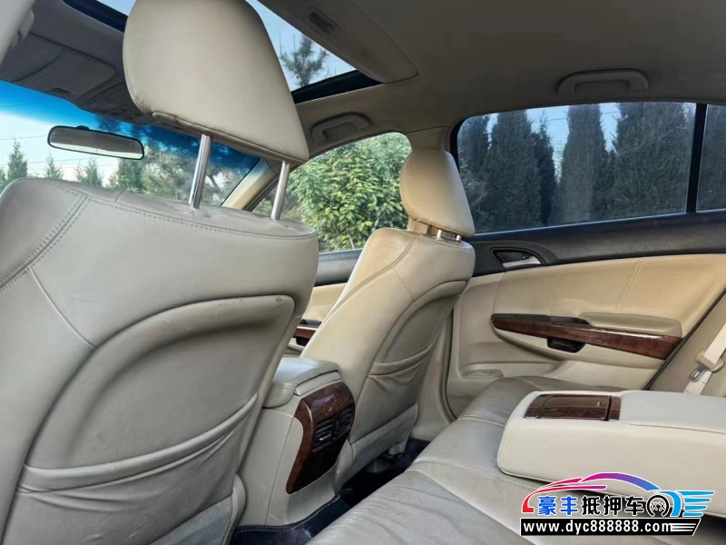 12年本田雅阁轿车抵押车出售