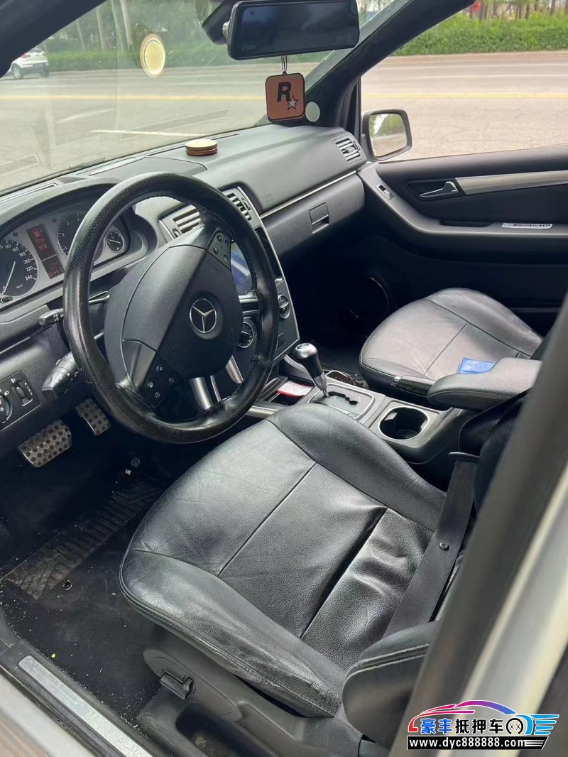 12年奔驰B轿车抵押车出售