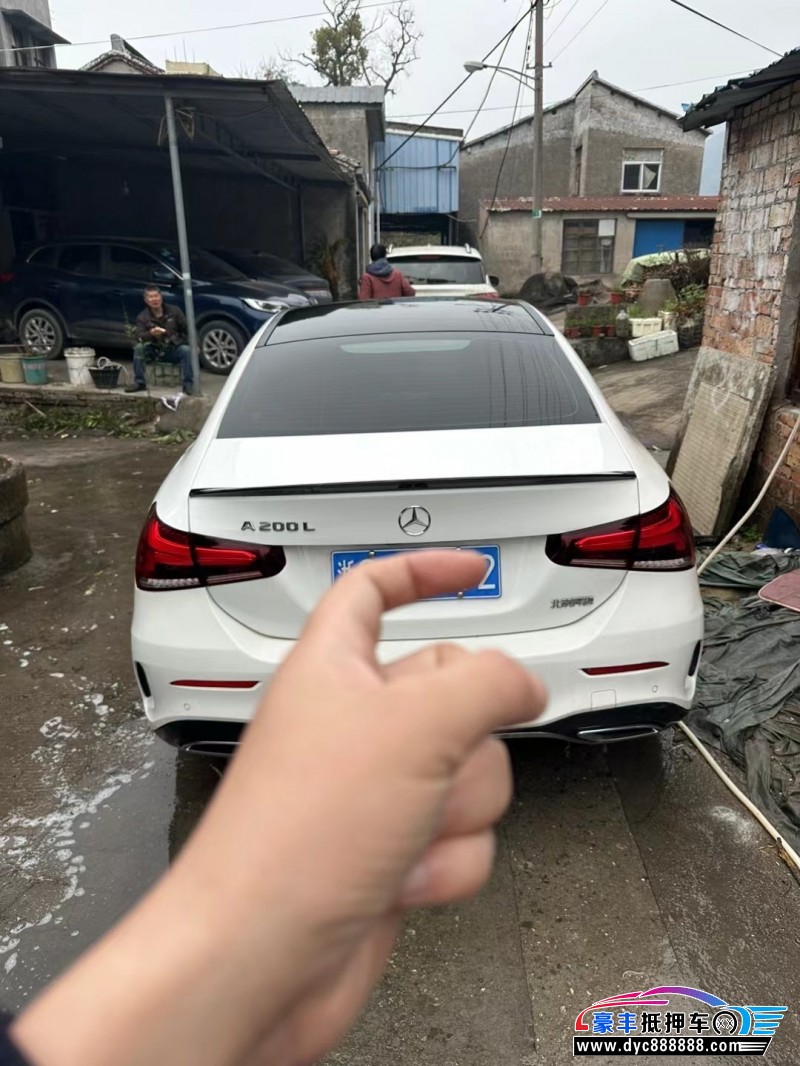 21年奔驰A轿车抵押车出售