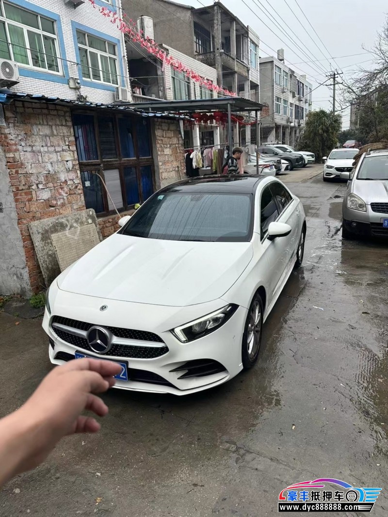 21年奔驰A轿车抵押车出售
