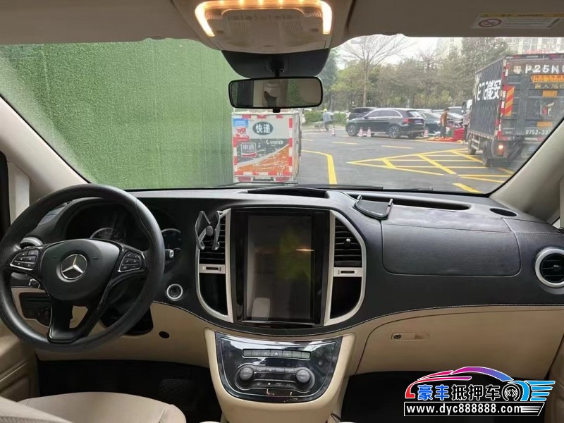 17年奔驰威霆轿车抵押车出售