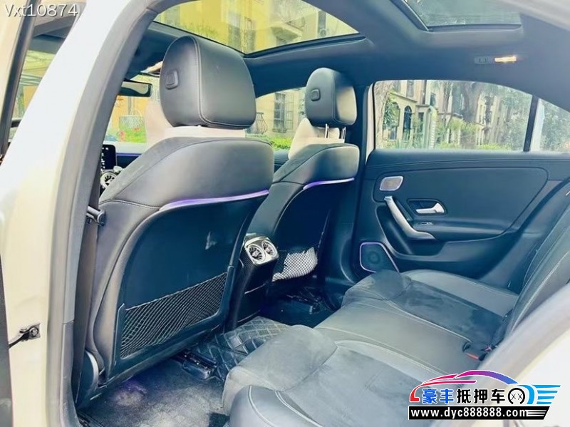 19年奔驰A轿车抵押车出售