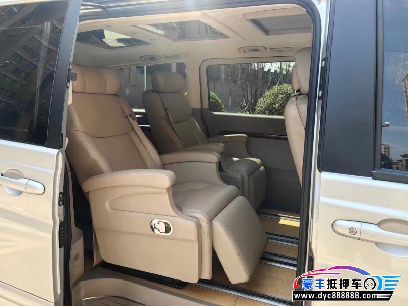 17年奔驰唯雅诺轿车抵押车出售