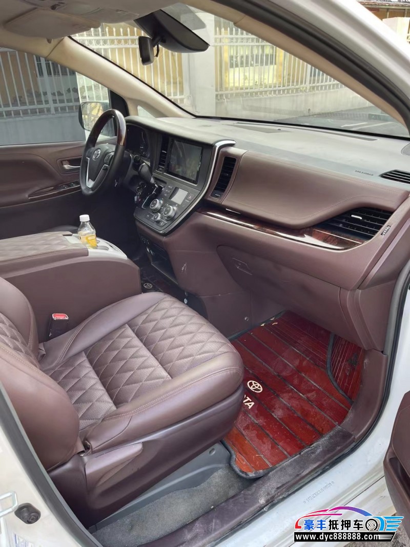 18年丰田塞纳轿车抵押车出售