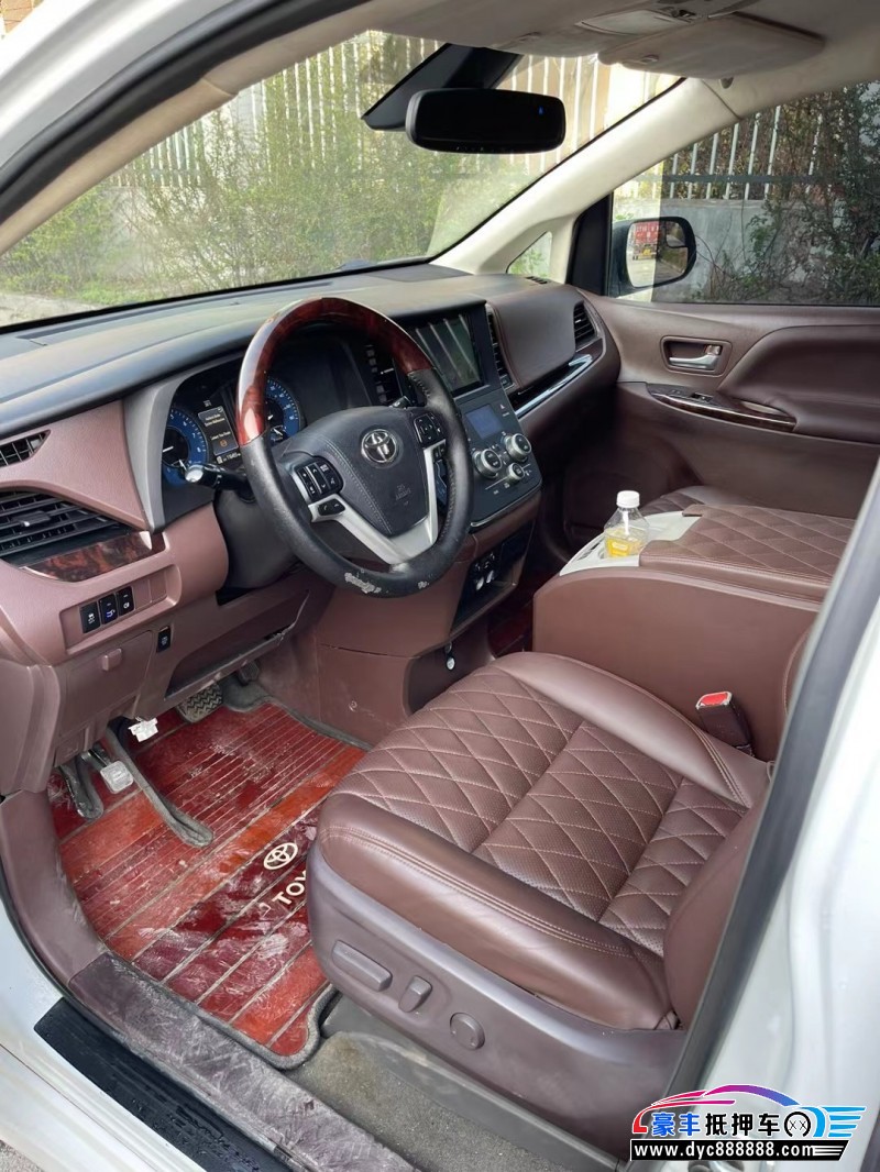 18年丰田塞纳轿车抵押车出售