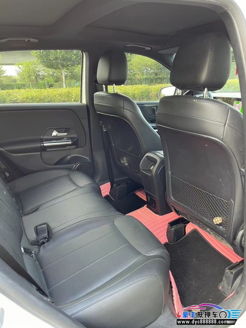 21年奔驰B轿车抵押车出售