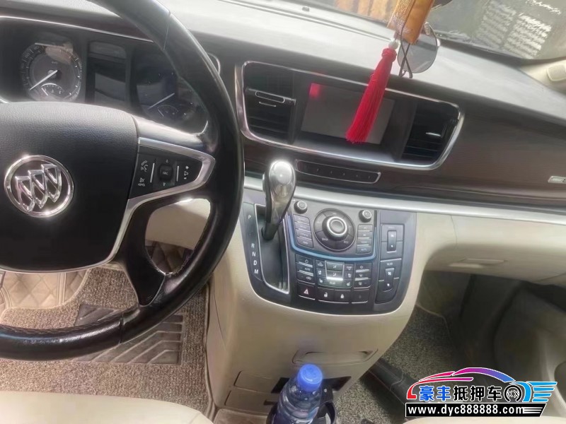 15年别克GL8轿车抵押车出售