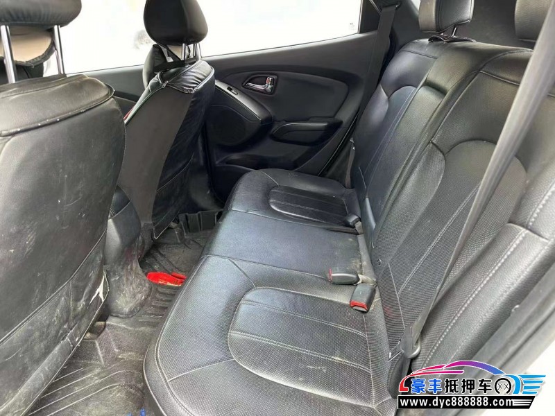 16年现代ix35轿车抵押车出售