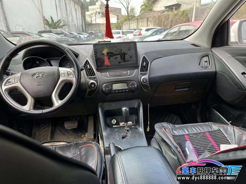 16年现代ix35轿车抵押车出售