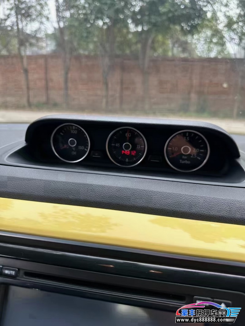 13年大众甲壳虫轿车抵押车出售